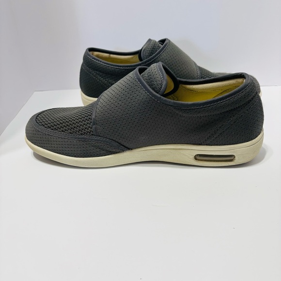 Youyun Diabetic Edema
Visit >
Shoes Men's Size 12 - Picture 4 of 7